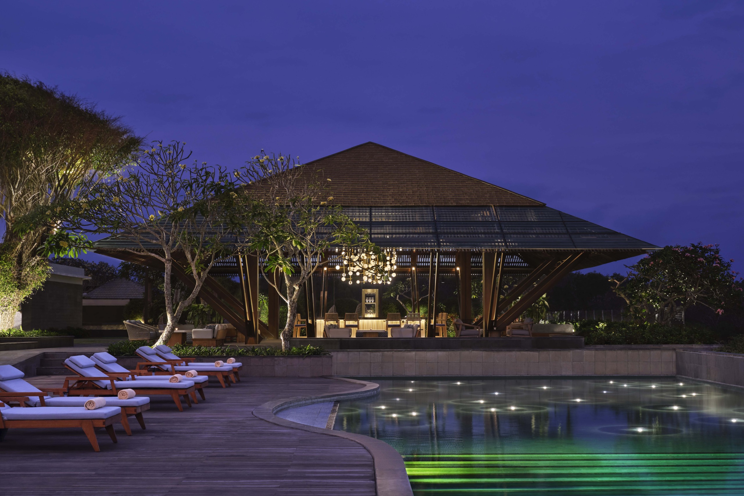 Umana Bali LXR pool bar