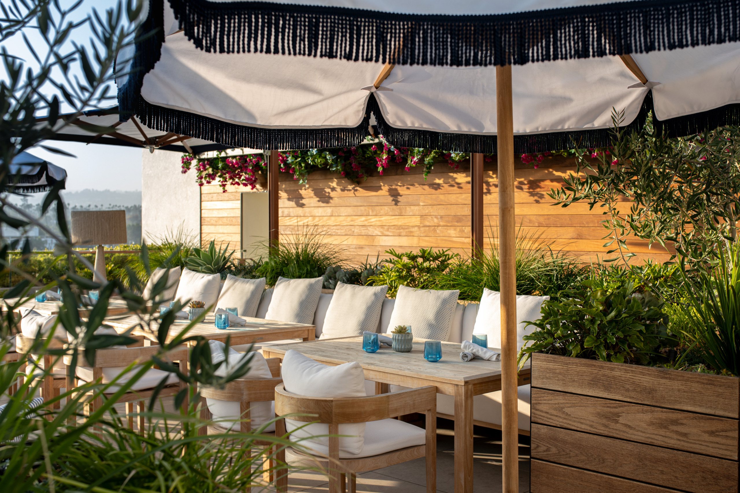 L’Ermitage Beverly Hills A beloved landmark hotel is elevated into a boutique luxury destination, where European sophistication meets relaxed California modernism.