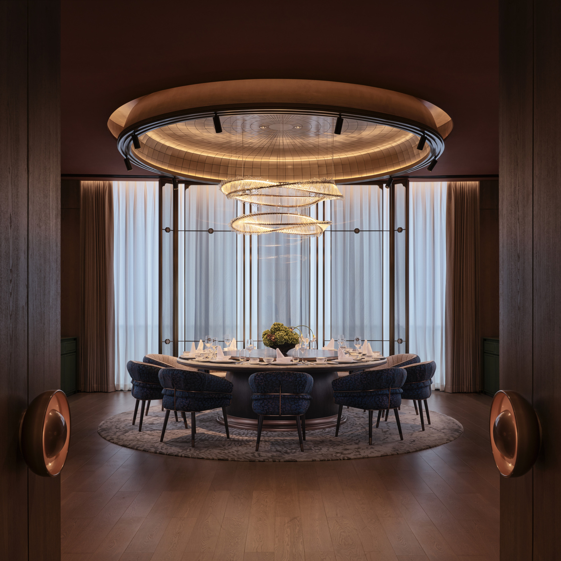 HUALUXE Zhongshan private dining room with round table, navy upholstered chairs and spiral chandelier beneath a circular ceiling coffer.